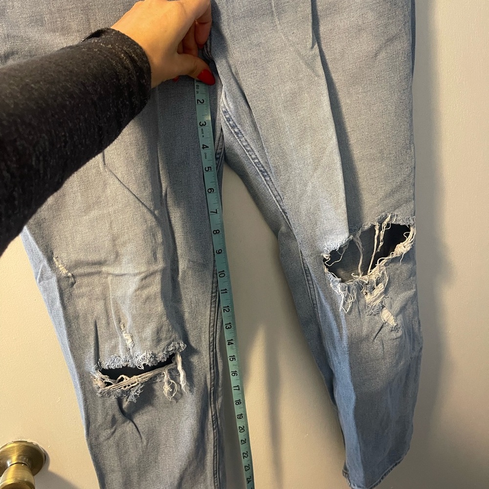 Abercrombie The Mom High Rise jeans. - Picture 5 of 5